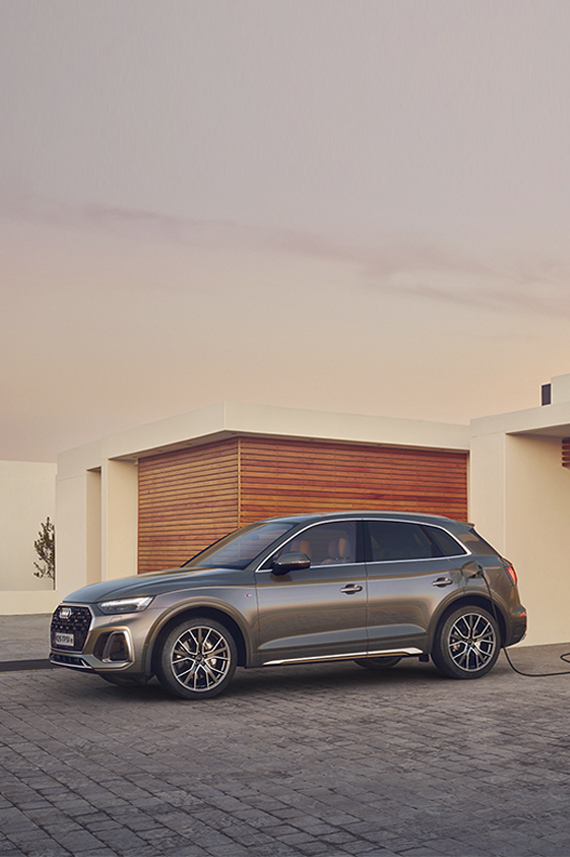 Audin ladattavat hybridit ovat nyt saatavilla huippuvarusteltuina Progress-malleina. 